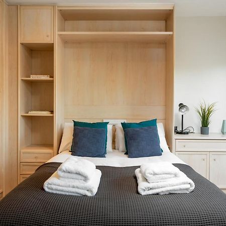 Capital Sloane Street Studio With Balcony London Eksteriør billede