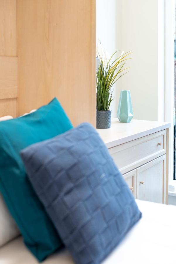Capital Sloane Street Studio With Balcony London Eksteriør billede