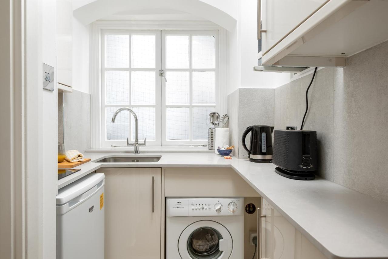 Capital Sloane Street Studio With Balcony London Eksteriør billede